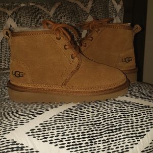 Girl's size US 11c Ugg boots "Neumel II"